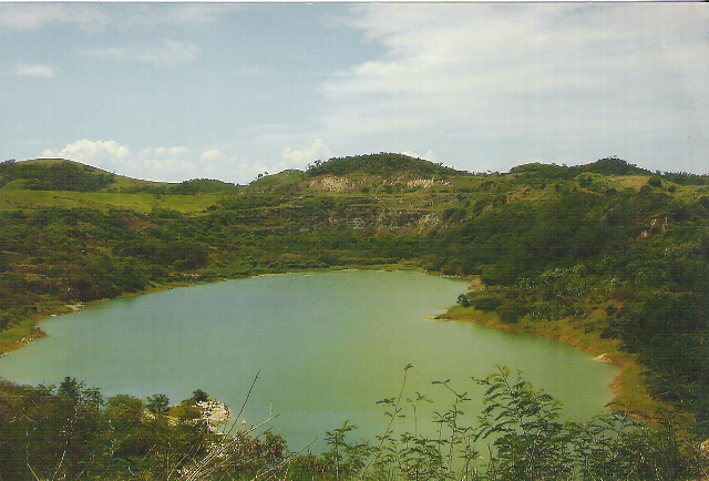 Arqueóloga Maria Beltrão no Parque Paleontológico de São José de Itaboraí